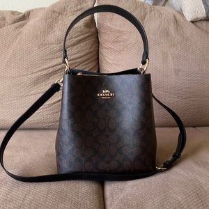 Coach Town Bucket In Signature Canvas in GOLD/BROWN BLACK